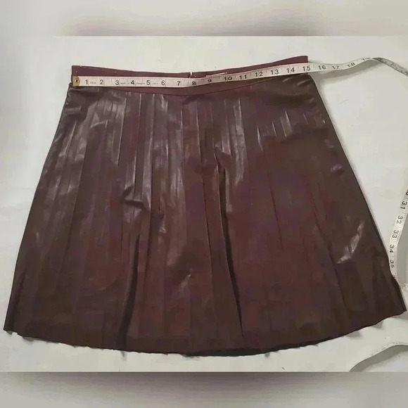 NwtJ.Crew Faux Leather Maroon Plead Skirt  Sz 8 Style#F6089 - Picture 3 of 10